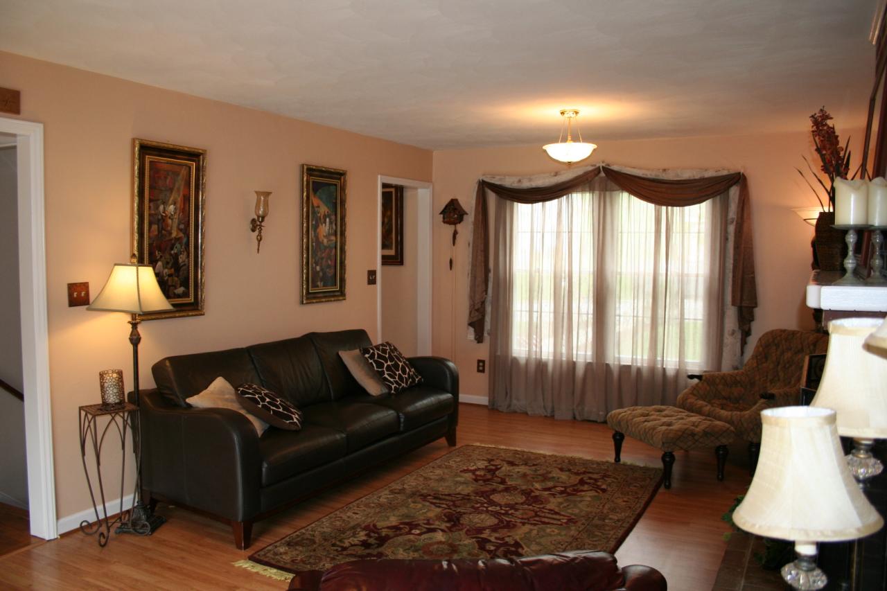 5336 Huntridge Road Roanoke, VA 24012 - Photo 4 of 151 family room