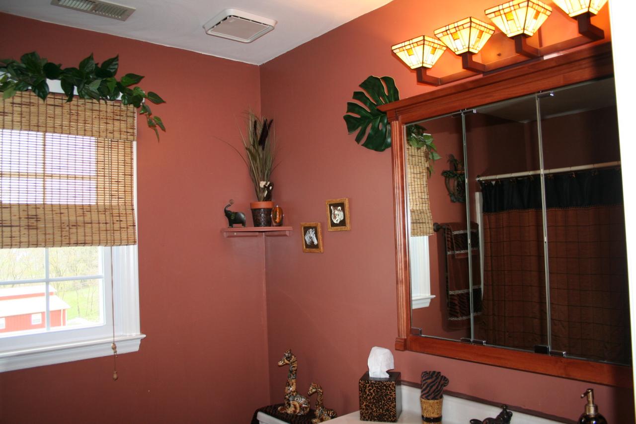 5336 Huntridge Road Roanoke, VA 24012 - Photo 39 of 151 main upper bathroom
