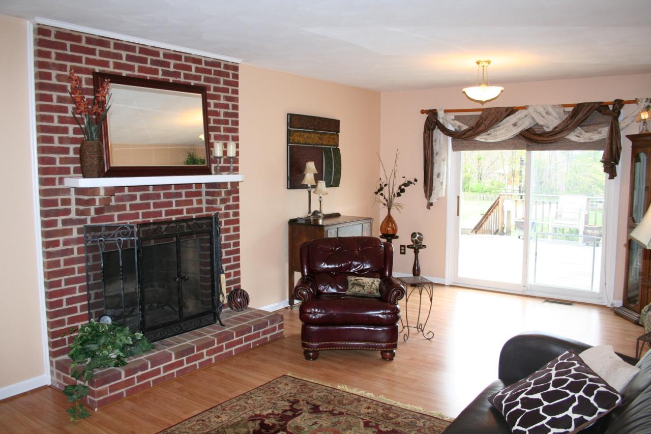 5336 Huntridge Road Roanoke, VA 24012 - Photo 5 of 151 family room