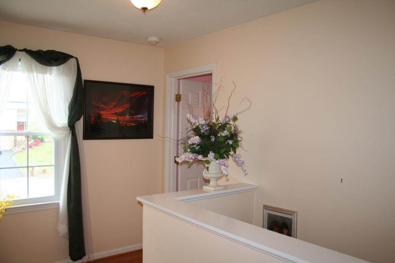 5336 Huntridge Road Roanoke, VA 24012 - Photo 42 of 151 upstairs landing area