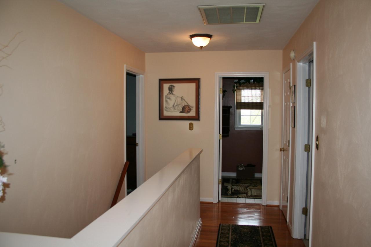 5336 Huntridge Road Roanoke, VA 24012 - Photo 43 of 151 upstairs landing area