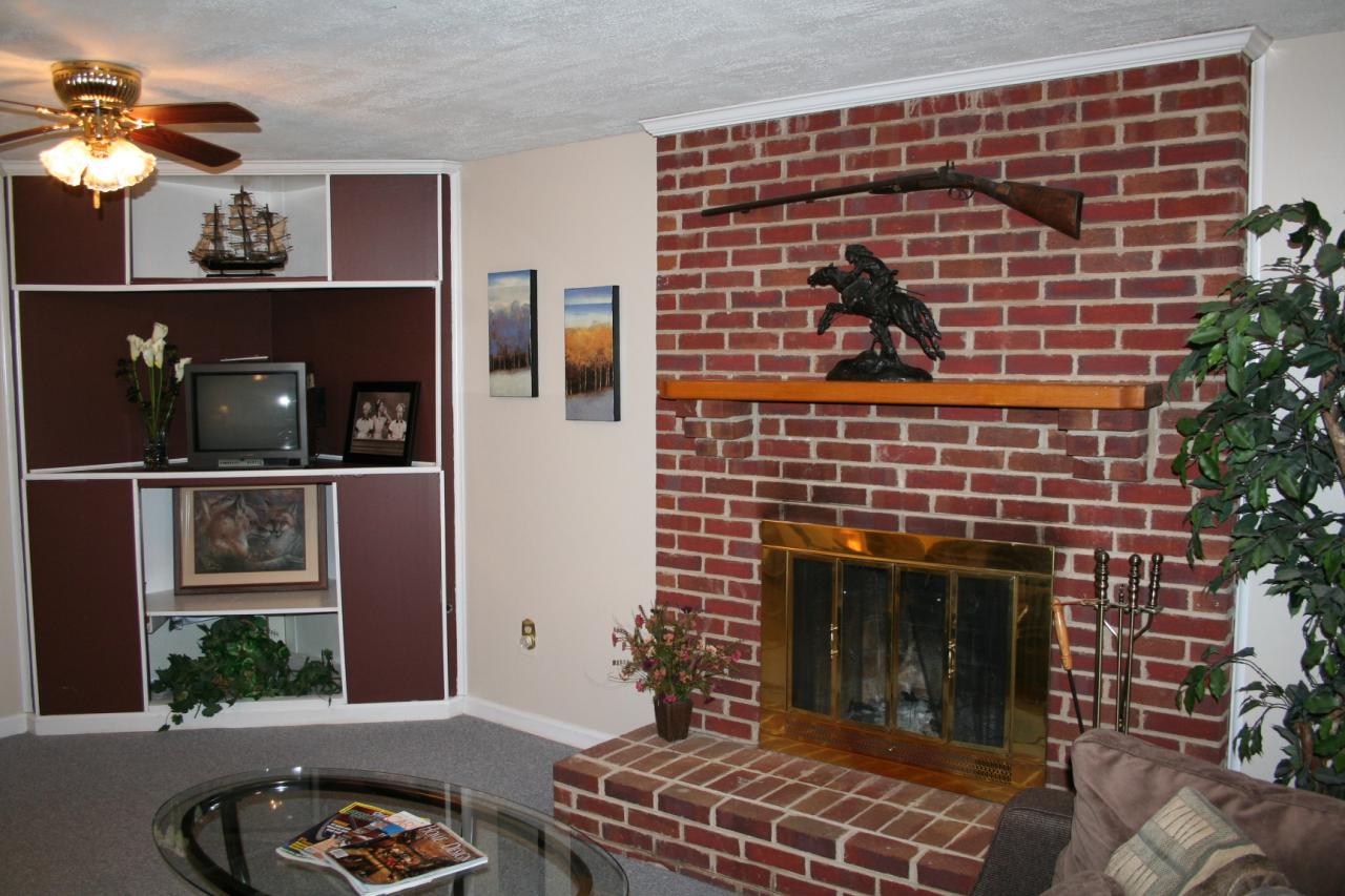 5336 Huntridge Road Roanoke, VA 24012 - Photo 82 of 151 basement familyroom fireplace