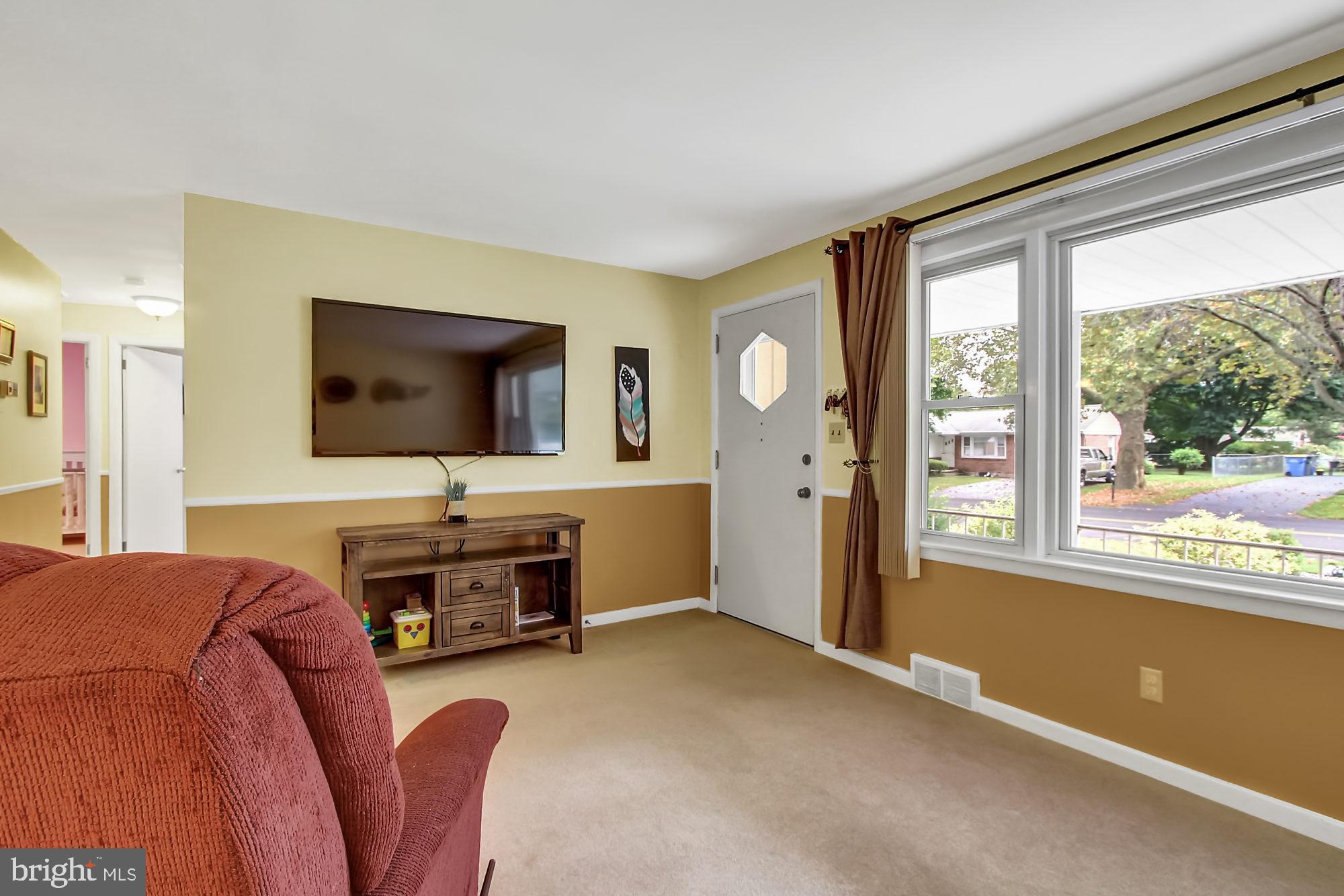 2440 Cambridge Road York, PA 17402 - Photo 2 of 25 Gallery Image 2