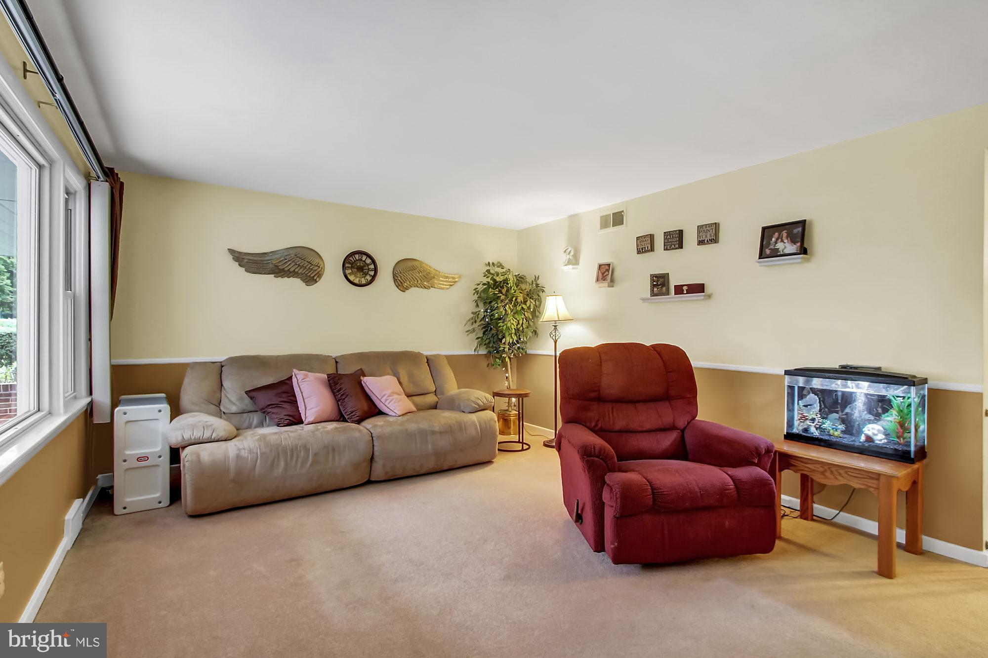 2440 Cambridge Road York, PA 17402 - Photo 4 of 25 Gallery Image 4