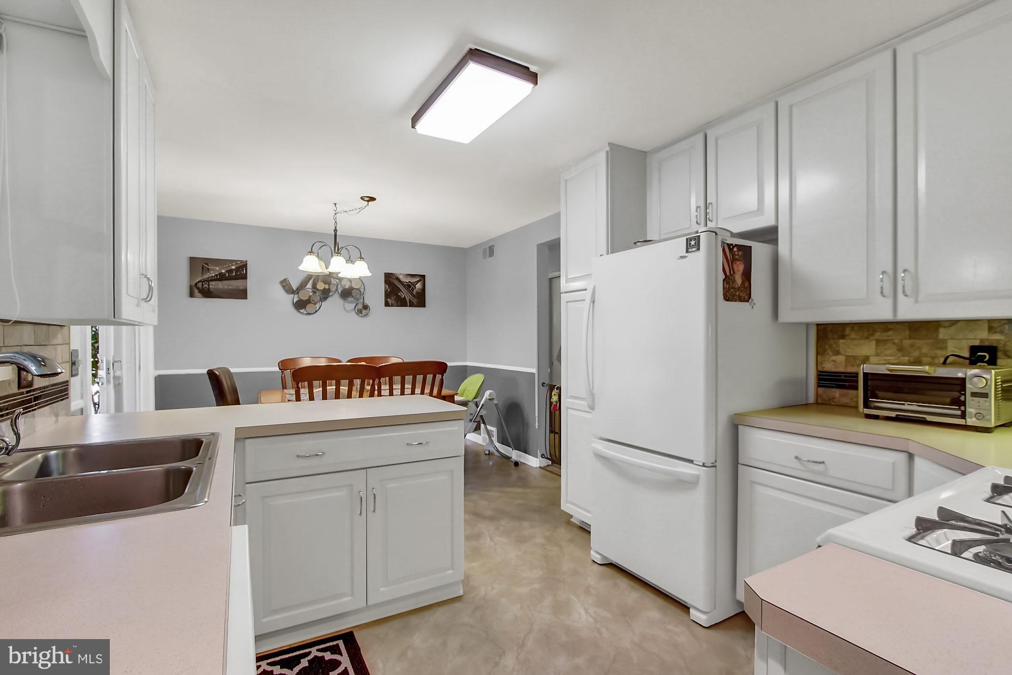 2440 Cambridge Road York, PA 17402 - Photo 5 of 25 Gallery Image 5