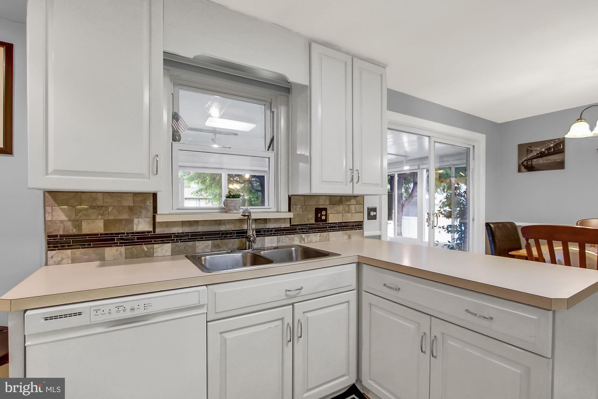 2440 Cambridge Road York, PA 17402 - Photo 6 of 25 Gallery Image 6
