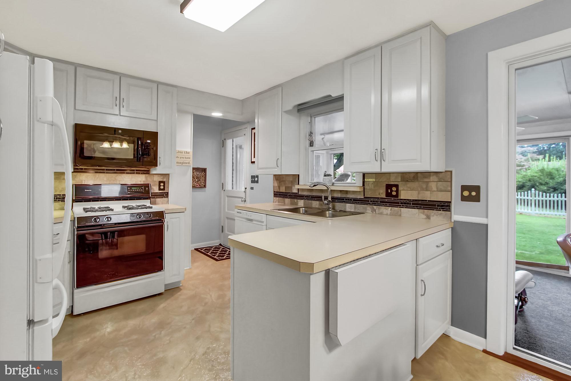 2440 Cambridge Road York, PA 17402 - Photo 7 of 25 Gallery Image 7