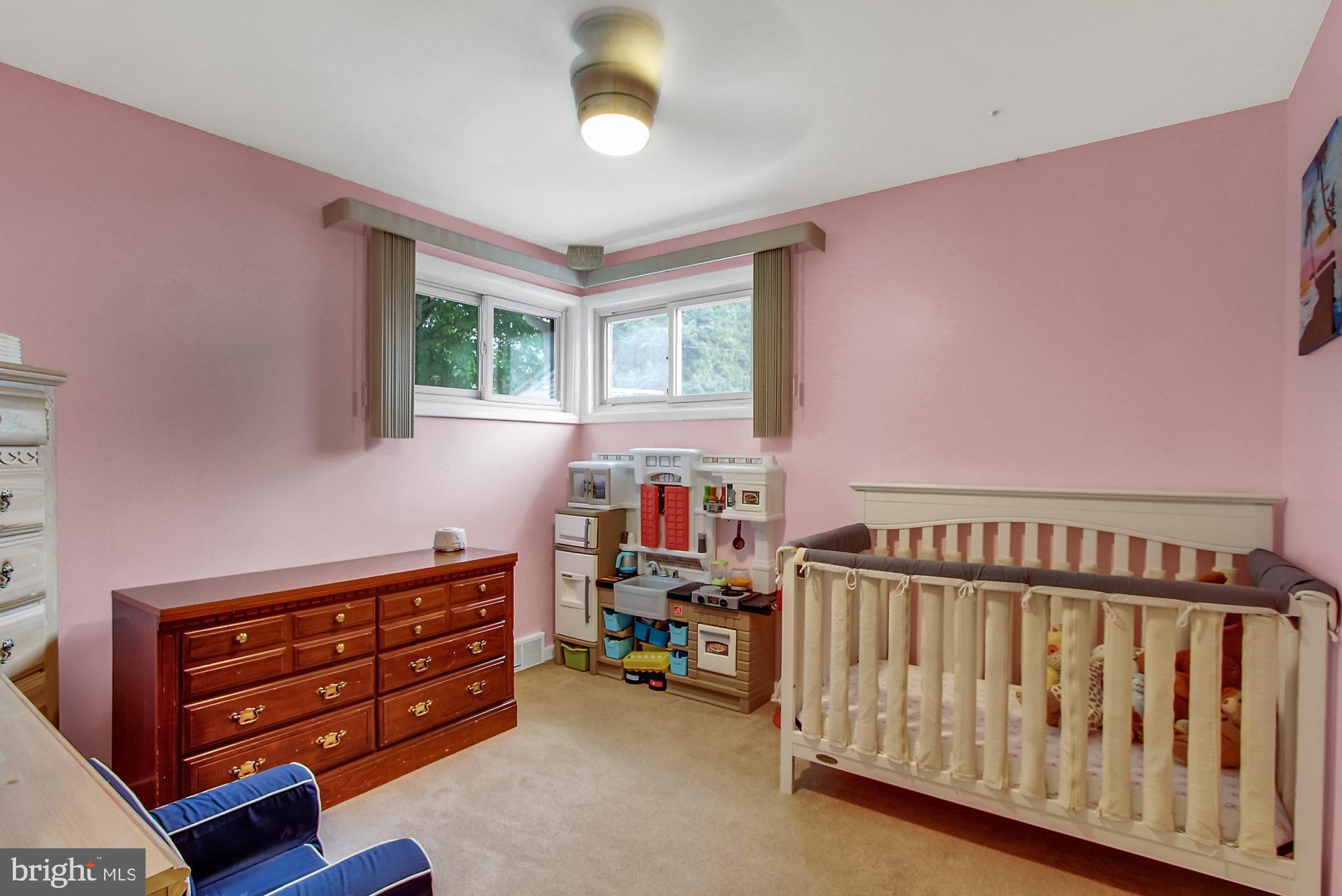 2440 Cambridge Road York, PA 17402 - Photo 9 of 25 Gallery Image 9