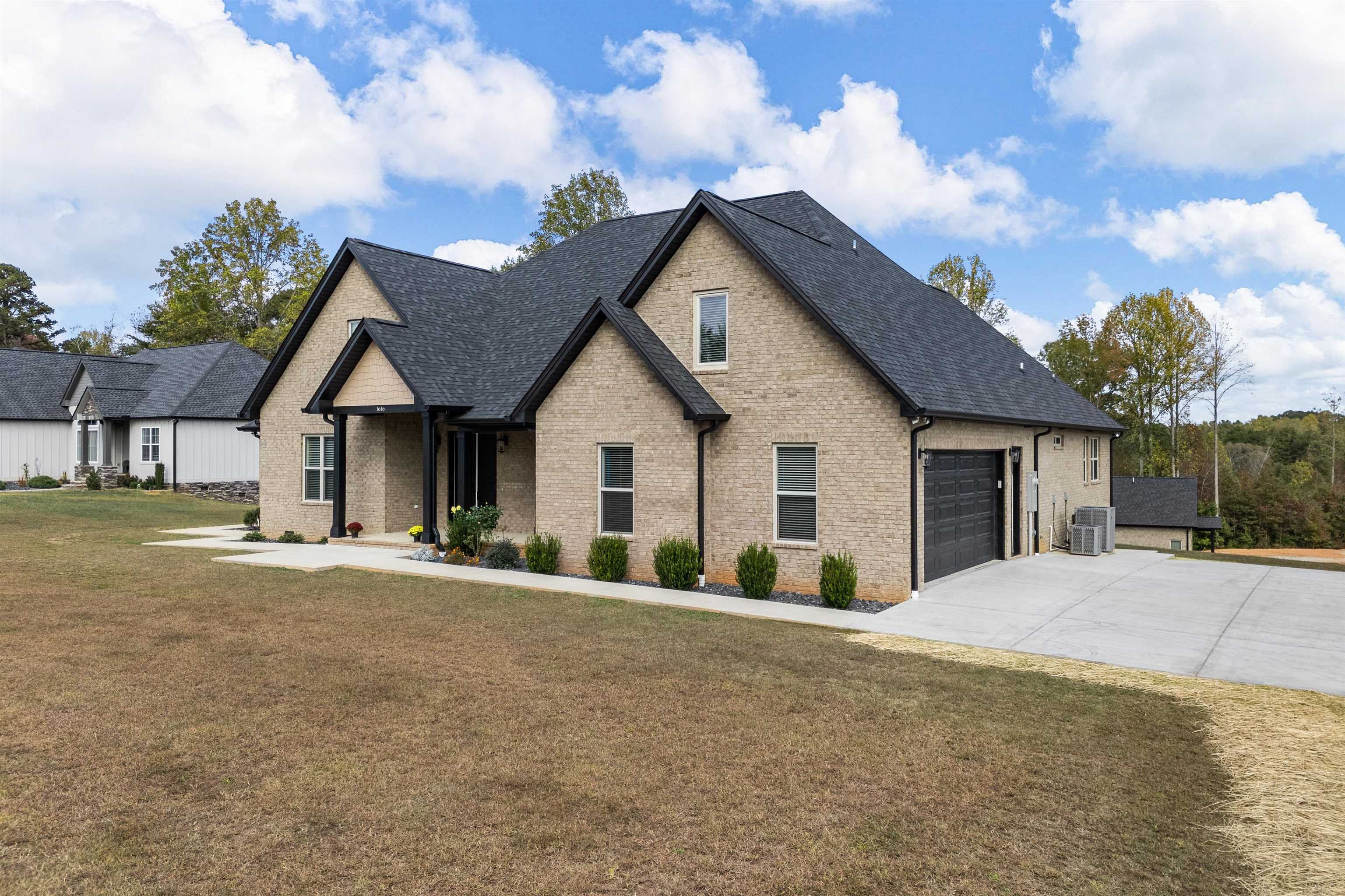 1616 Christopher Road Campobello, SC 29322 - Photo 4 of 50