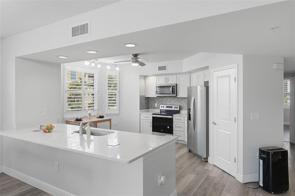 960 Starkey Road, Unit 8106 Largo, FL 33771 - Photo 4 of 49