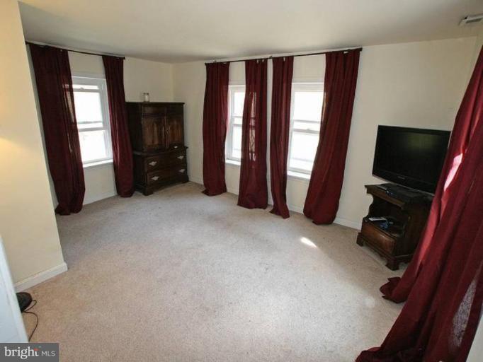 18225 New Cut Road Mount Airy, MD 21771 - Photo 5 of 8 Master Bedroom