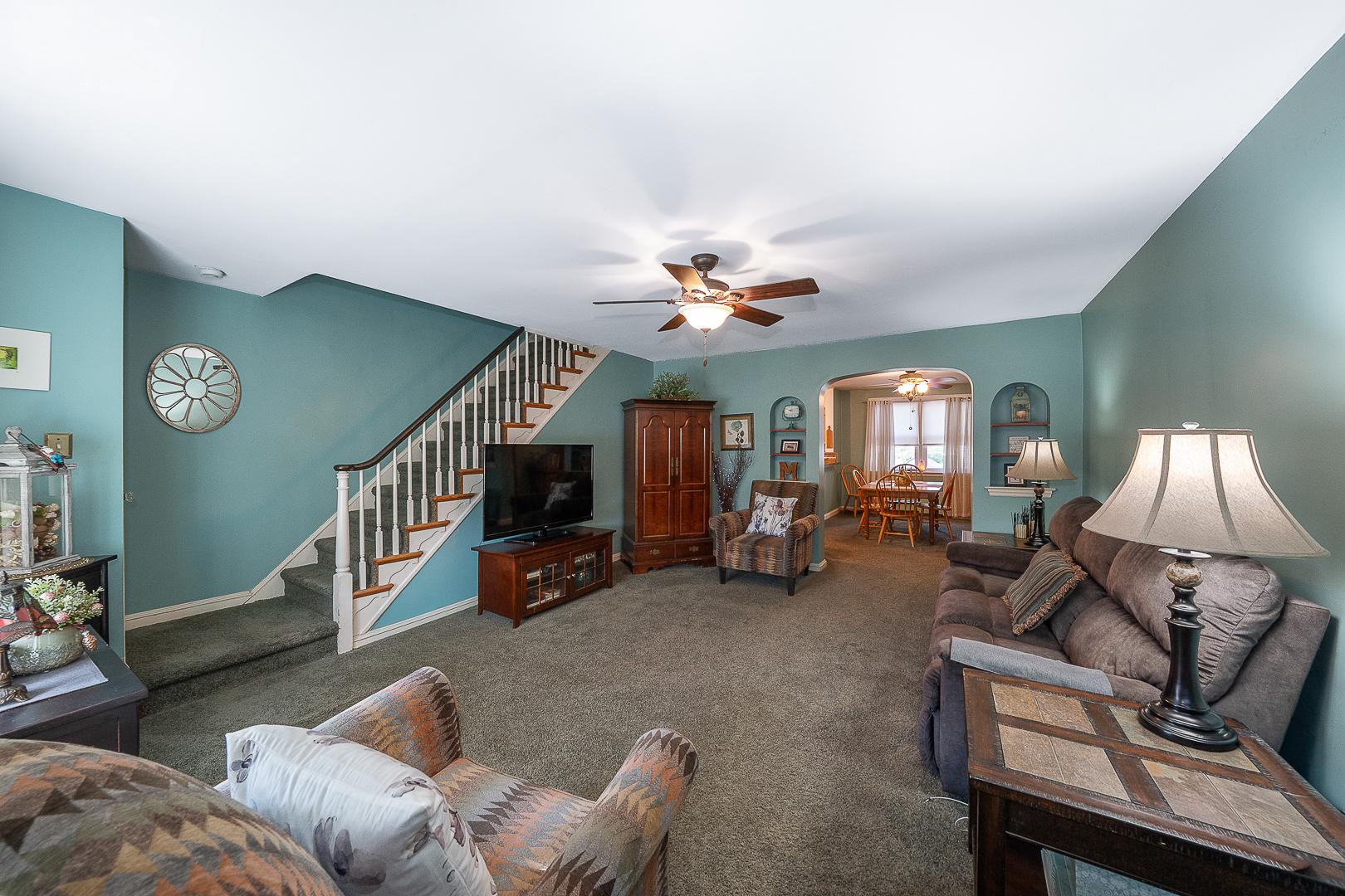 726 Fairfax Road Drexel Hill, PA 19026 - Photo 4 of 33 Living Room