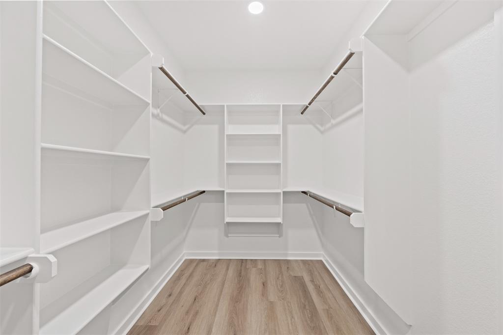 9824 Durango Trail Waco, TX 76712 - Photo 27 of 30 Walk in closet