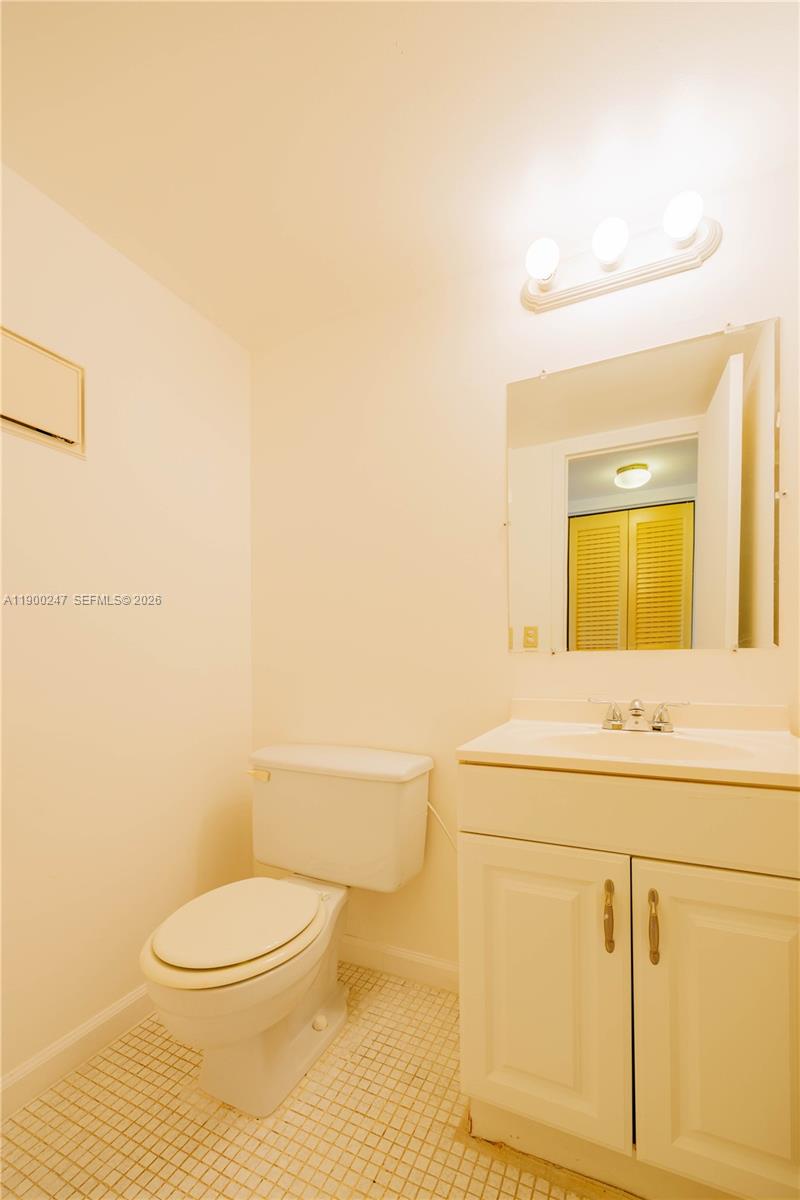 303 Preston H, Unit 303 Boca Raton, FL 33434 - Photo 15 of 50 a bathroom with a toilet a sink and mirror