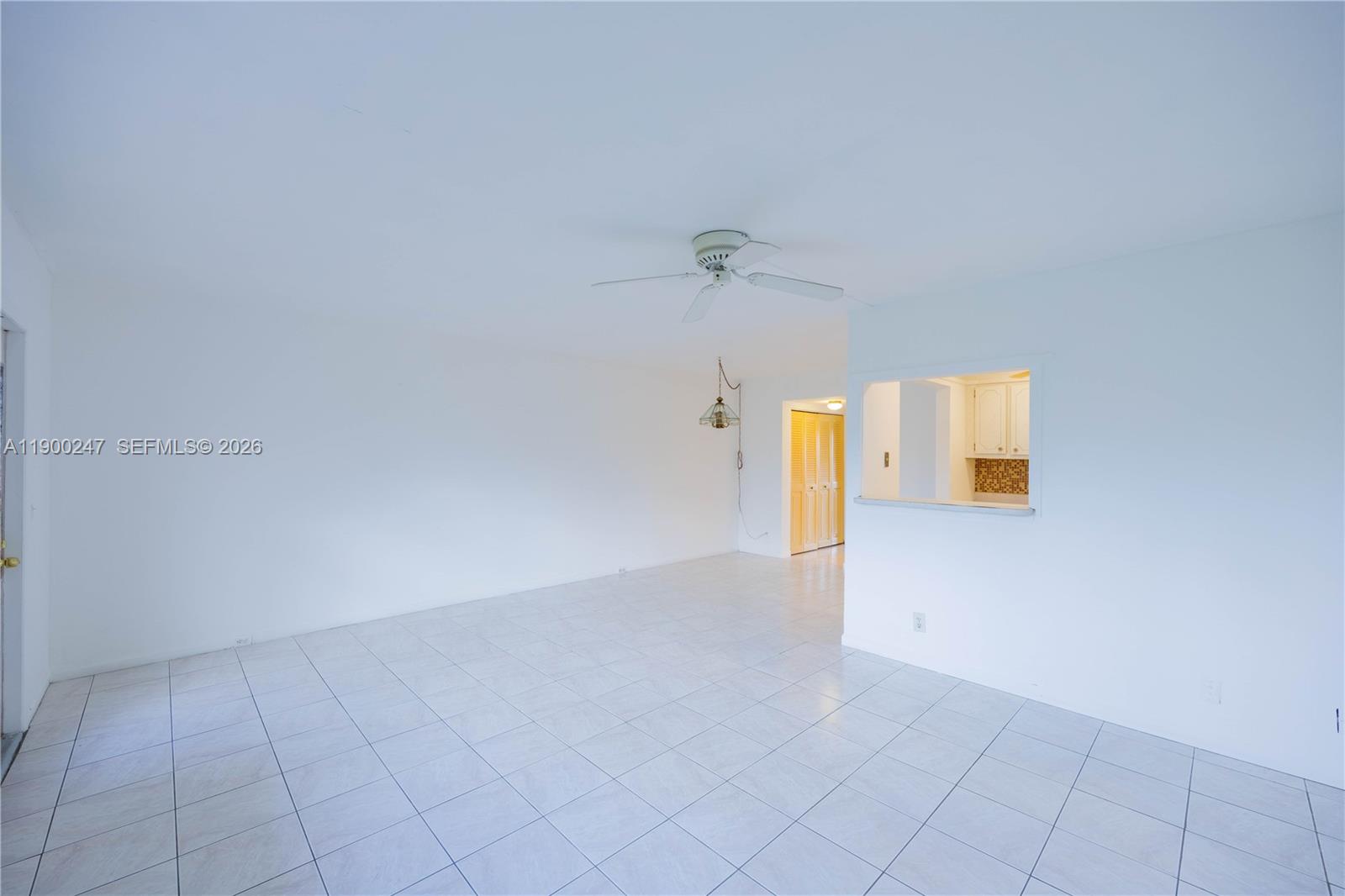 303 Preston H, Unit 303 Boca Raton, FL 33434 - Photo 5 of 50 a view of an empty room