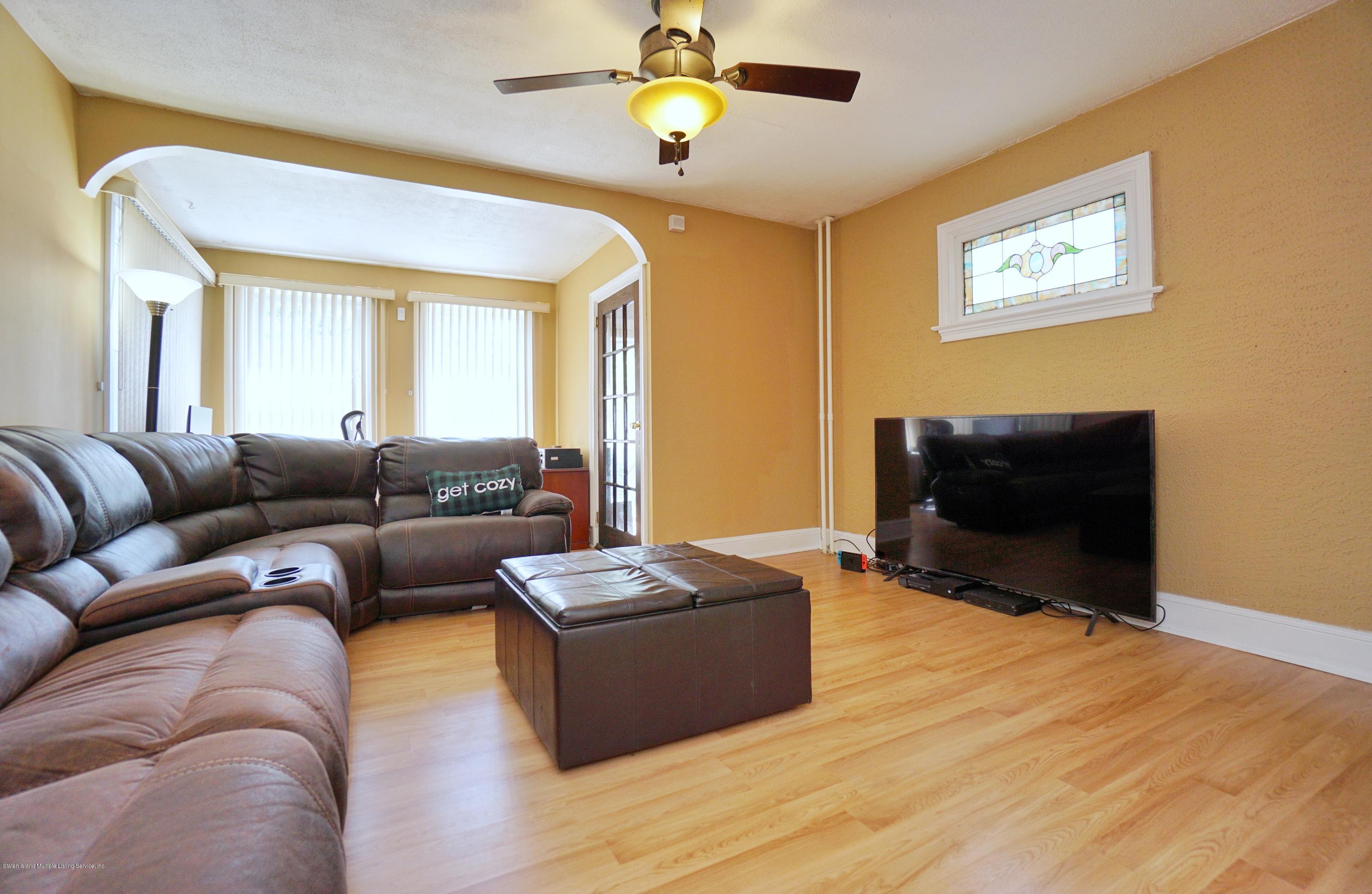 141 Roe Street Staten Island, NY 10310 - Photo 4 of 30 (4) LIVING ROOM