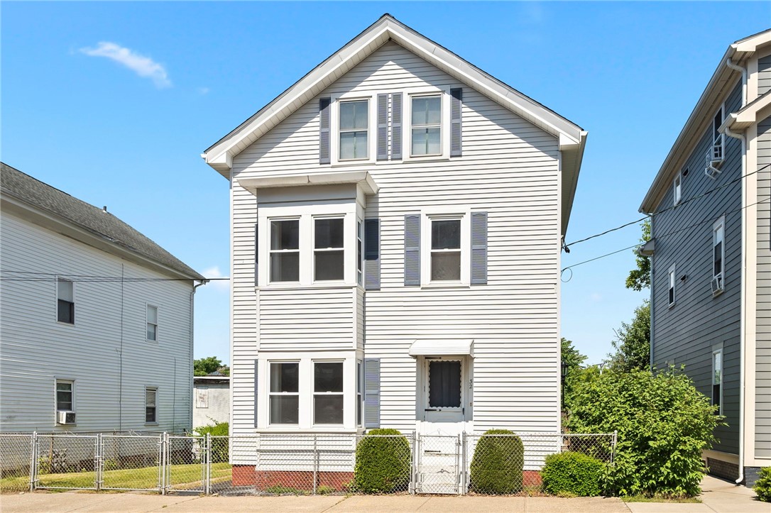 32 Middle Street Pawtucket, RI 02860 - Photo 5 of 43 Gallery Image 5