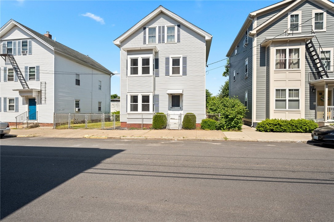 32 Middle Street Pawtucket, RI 02860 - Photo 6 of 43 Gallery Image 6