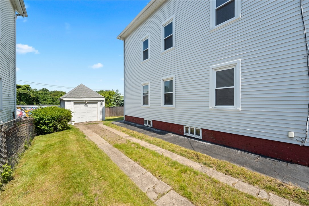 32 Middle Street Pawtucket, RI 02860 - Photo 7 of 43 Gallery Image 7