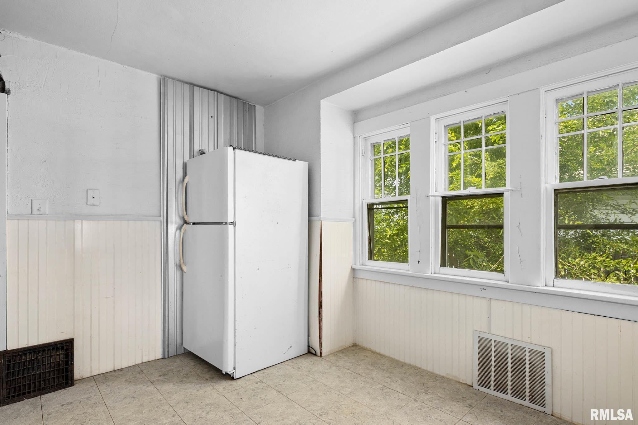 211 Minch Street South Pekin, IL 61564 - Photo 12 of 25