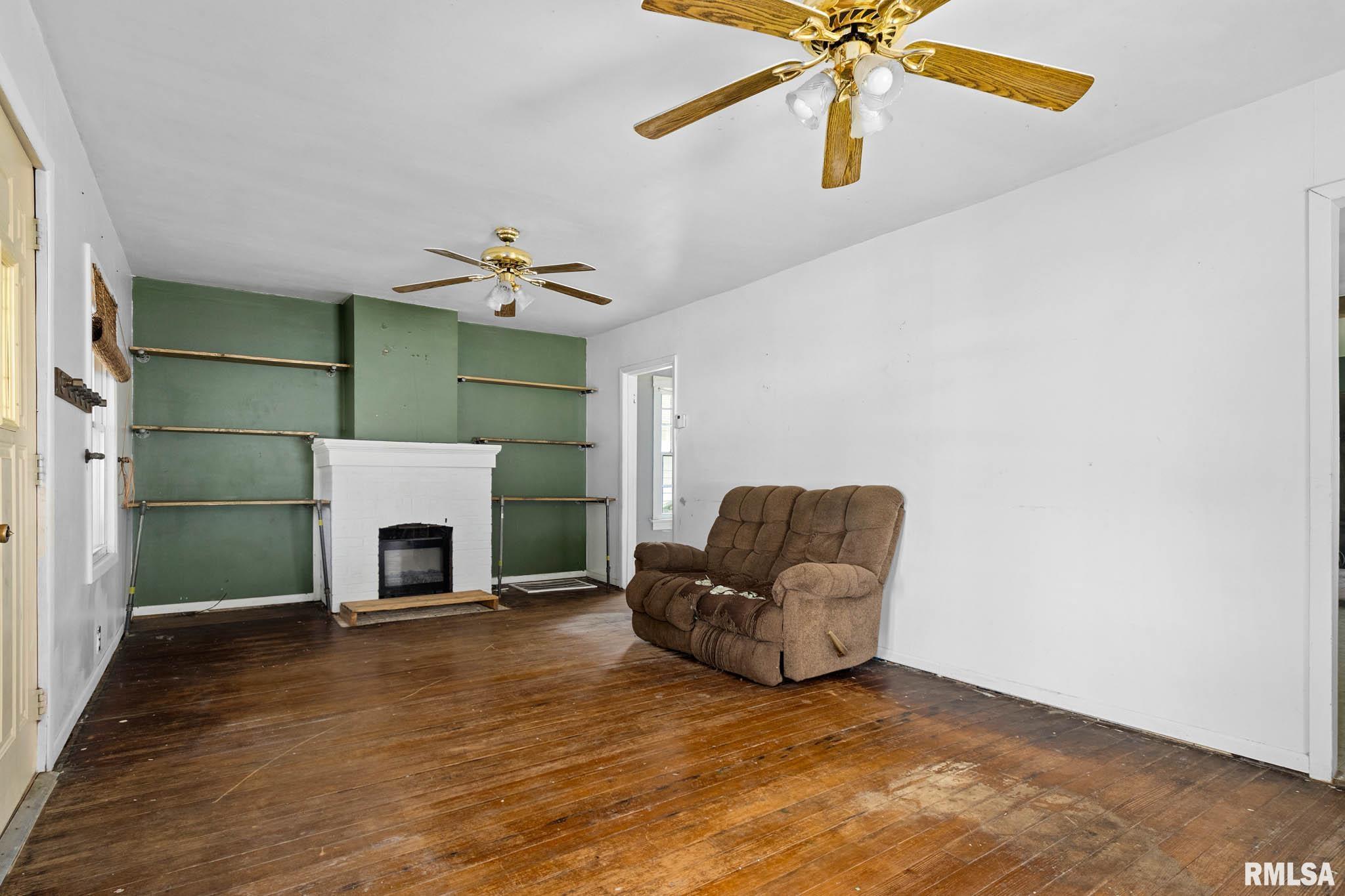 211 Minch Street South Pekin, IL 61564 - Photo 5 of 25