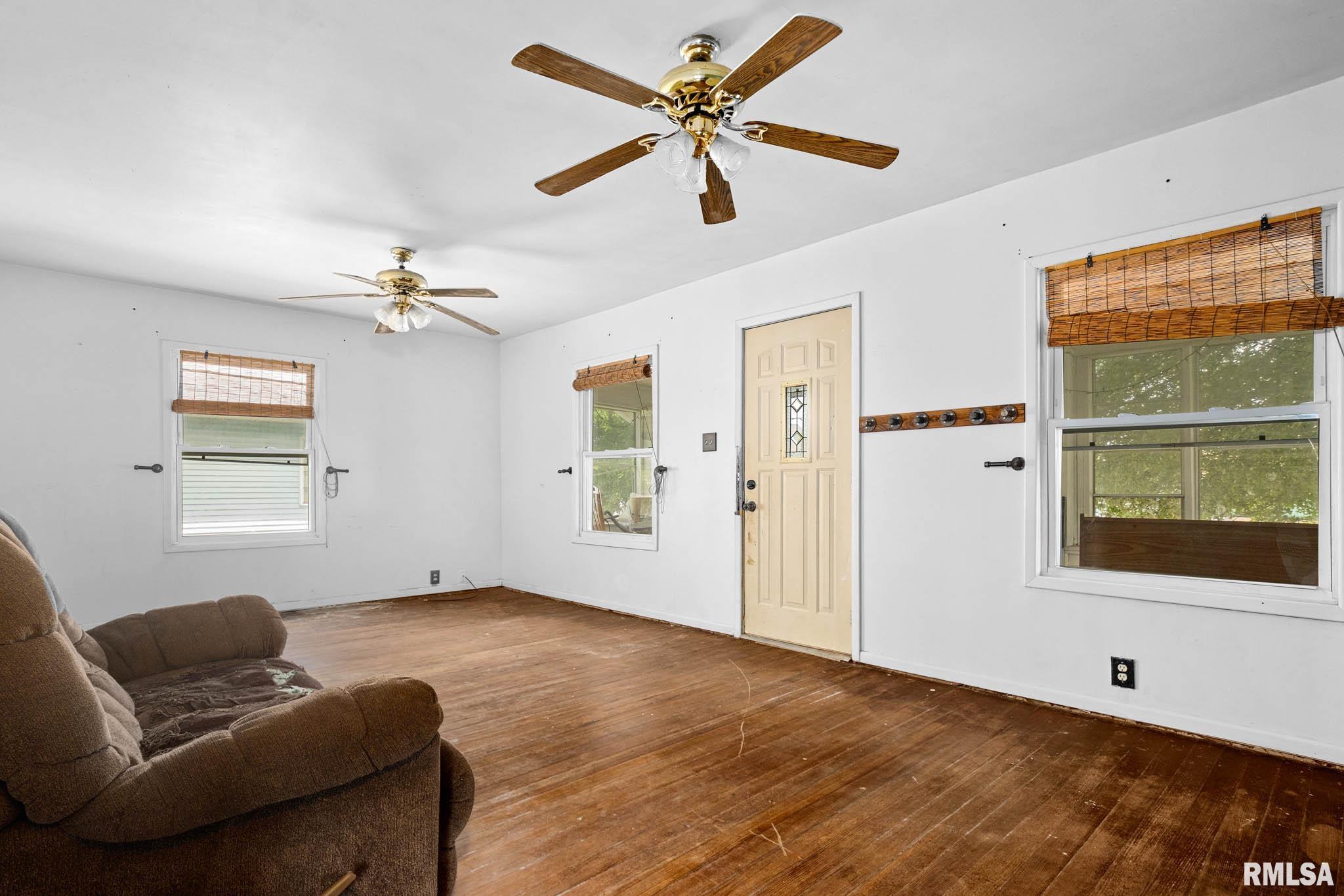 211 Minch Street South Pekin, IL 61564 - Photo 7 of 25