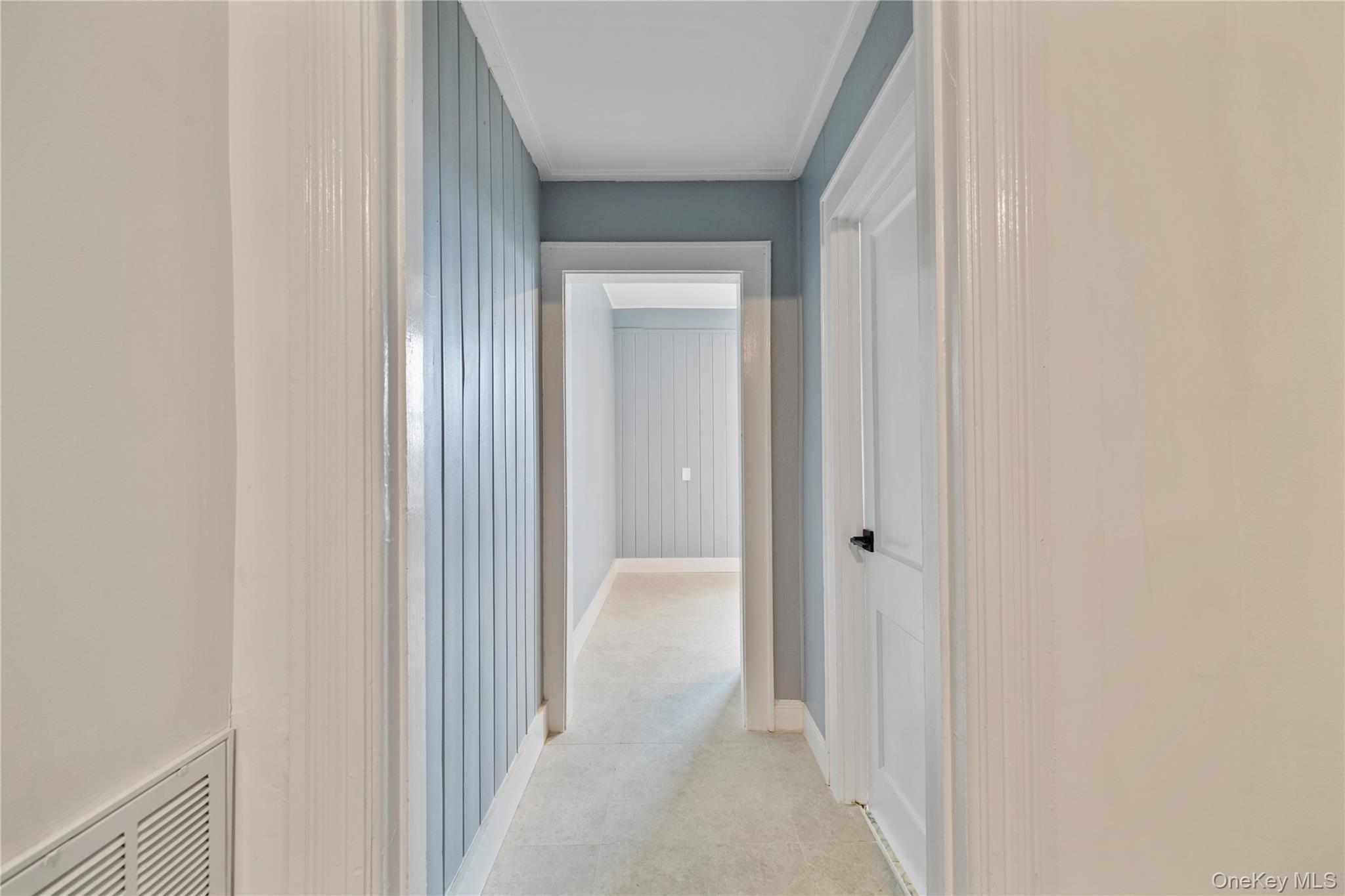 1 Elizabeth Place, Unit 1F Nyack, NY 10960 - Photo 15 of 23 Corridor featuring visible vents