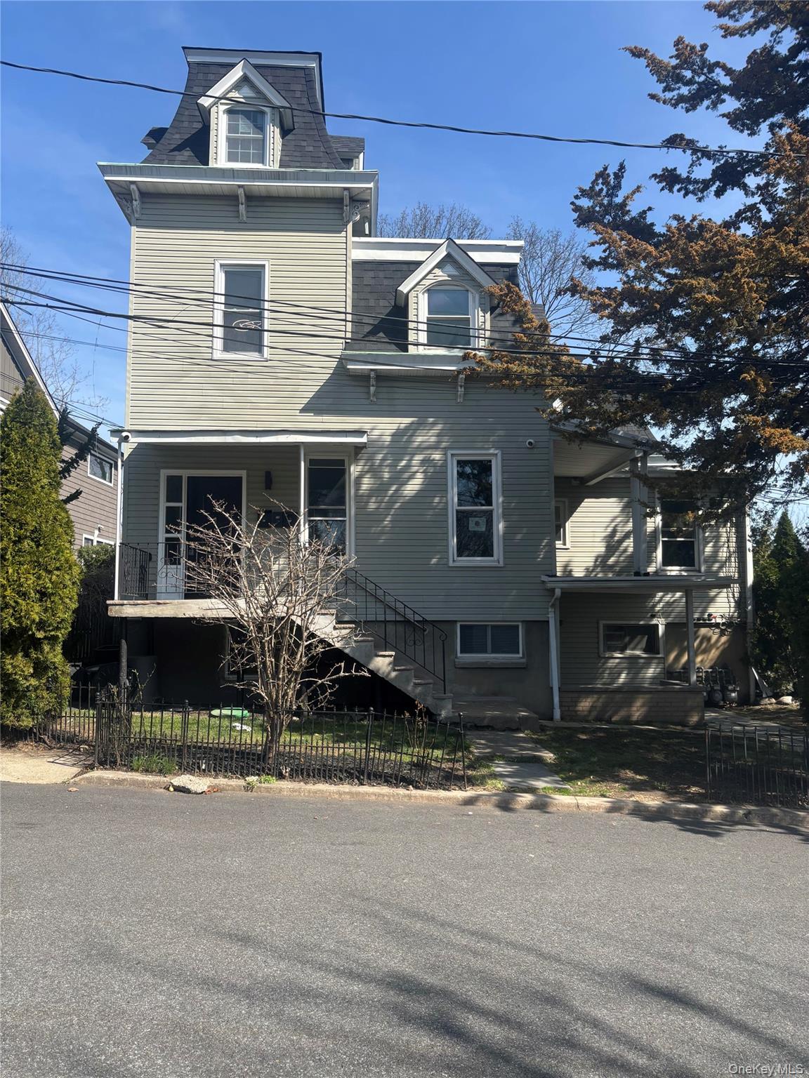 1 Elizabeth Place, Unit 1F Nyack, NY 10960 - Photo 23 of 23 View of front facade featuring a fenced front yard and roof with shingles
