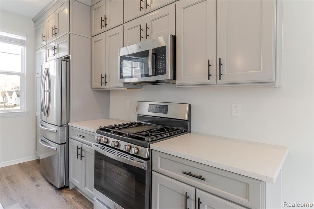 2500 Normandy Road, Unit 60 Royal Oak, MI 48073 - Photo 5 of 41 Gallery Image 5