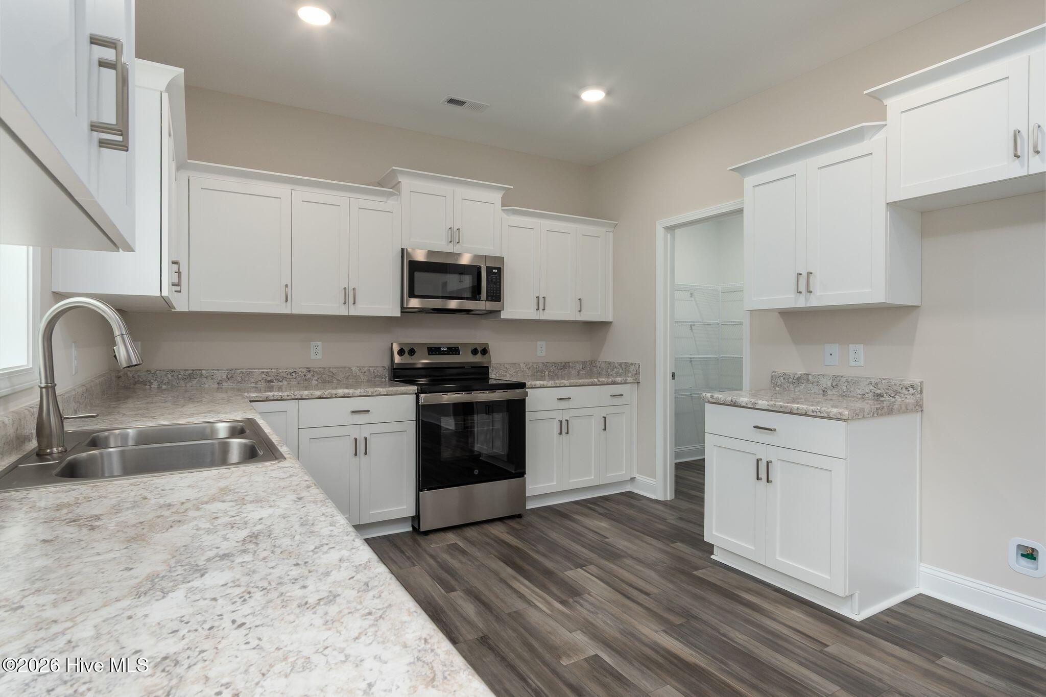 213 Brighttown Road Maysville, NC 28555 - Photo 17 of 45 Kitchen