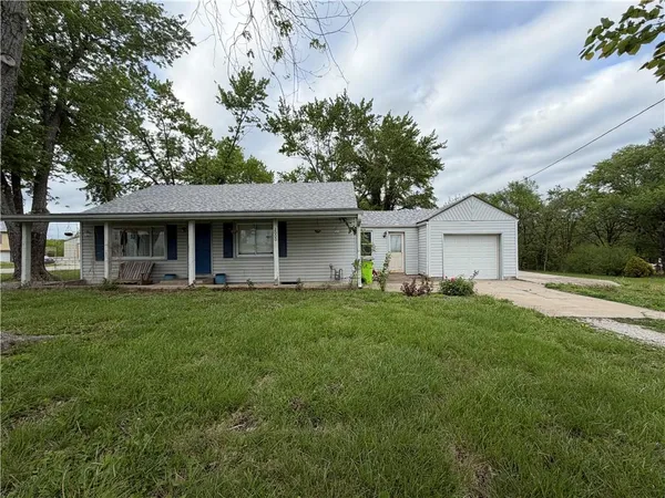 $200,000 | 2000 Anaconda Road, Harrisonville, MO 64701