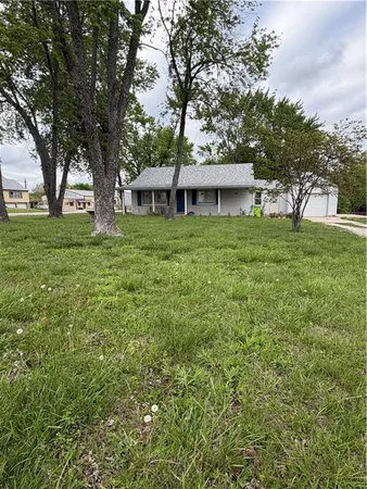 $200,000 | 2000 Anaconda Road, Harrisonville, MO 64701