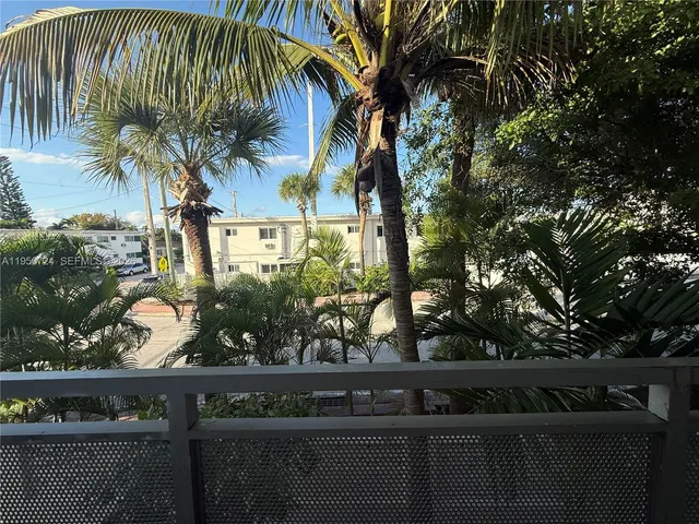 $2,600 | 8435 Crespi Boulevard, Unit 5, Miami Beach, FL 33141