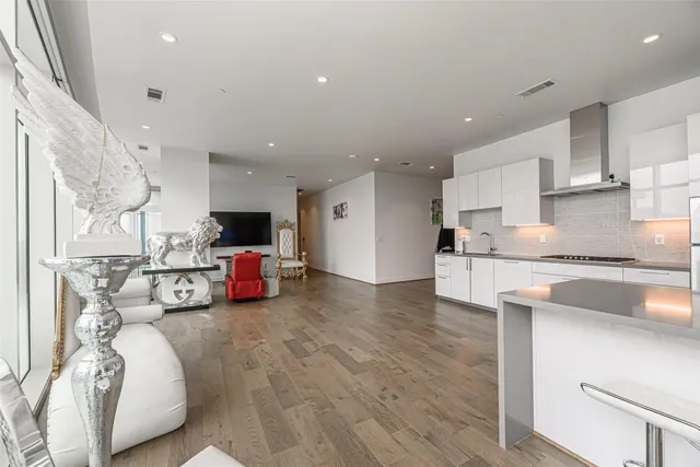 $6,250 | 4521 San Felipe Street, Unit 2104, Houston, TX 77027