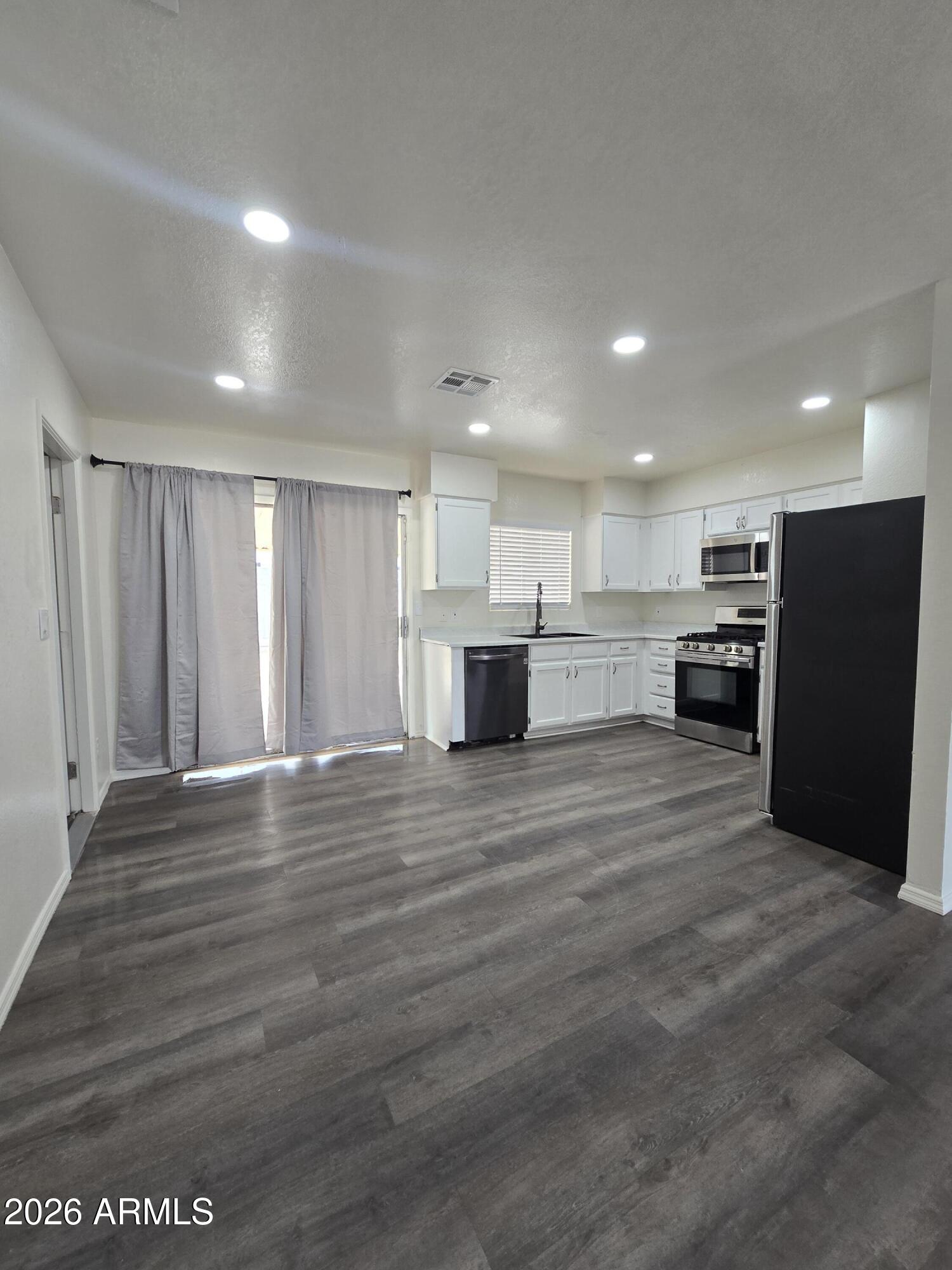 517 West Grove Street Phoenix, AZ 85041 - Photo 4 of 17