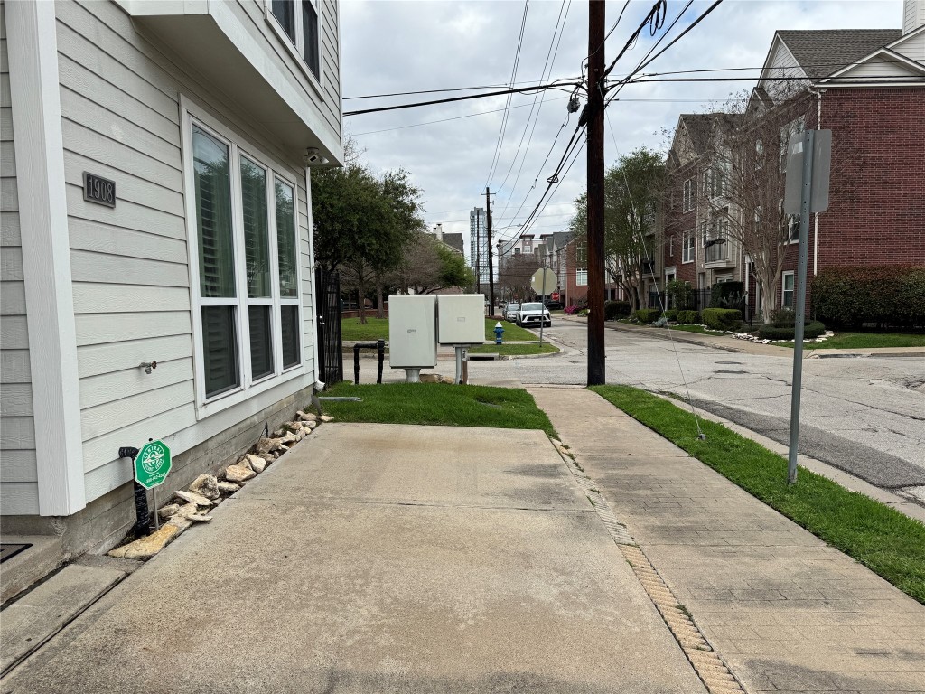 1908 Bailey Street Houston, TX 77006 - Photo 30 of 40 This is the view of your extra parking space from the driveway.