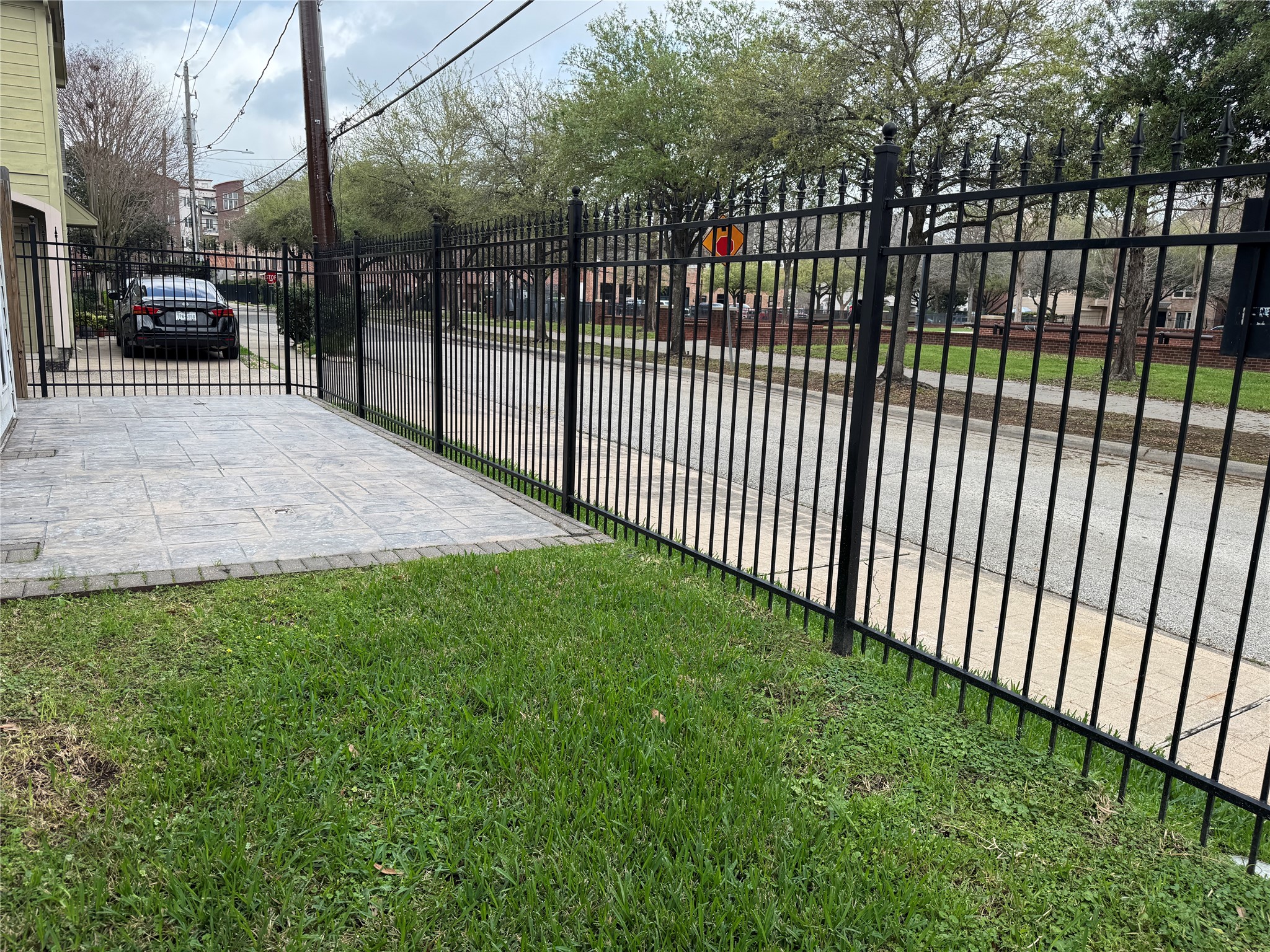1908 Bailey Street Houston, TX 77006 - Photo 34 of 40 There's a little grassy area, in addition to the patio. The park is just across the street shown here.