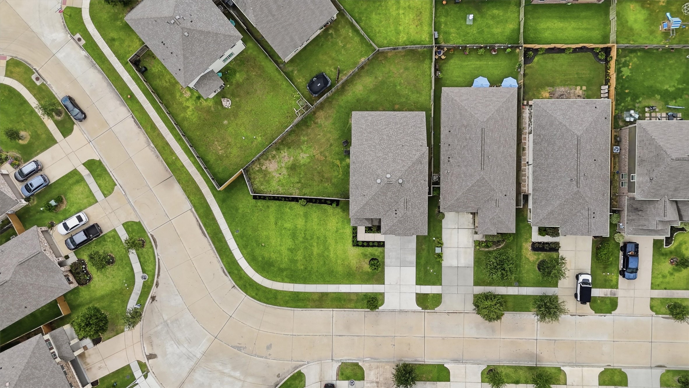 2130 Shellbark Way La Marque, TX 77568 - Photo 24 of 30 Another aerial view of home and yard.