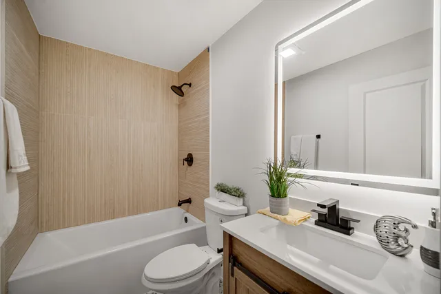 $574,999 | 1845 Everett Avenue, Des Plaines, IL 60018