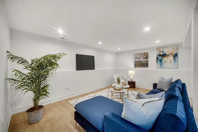 $574,999 | 1845 Everett Avenue, Des Plaines, IL 60018