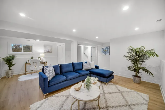 $574,999 | 1845 Everett Avenue, Des Plaines, IL 60018