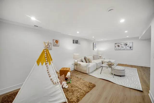 $574,999 | 1845 Everett Avenue, Des Plaines, IL 60018