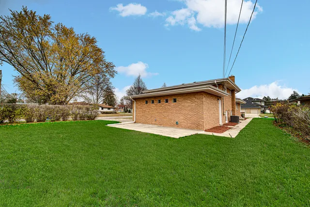 $574,999 | 1845 Everett Avenue, Des Plaines, IL 60018