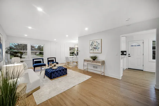 $574,999 | 1845 Everett Avenue, Des Plaines, IL 60018