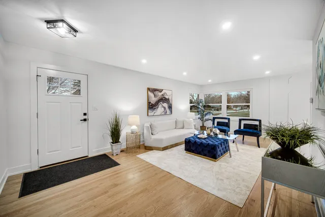 $574,999 | 1845 Everett Avenue, Des Plaines, IL 60018