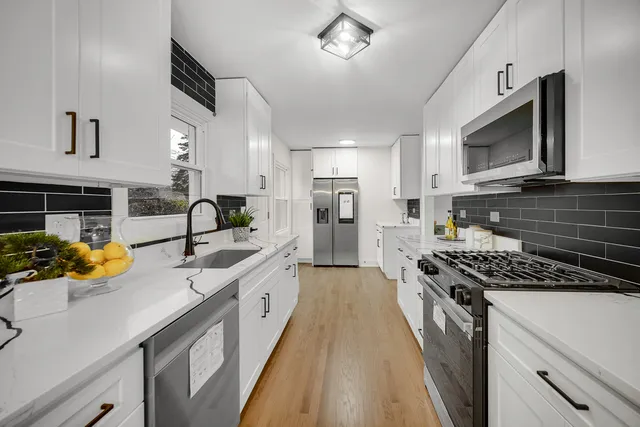 $574,999 | 1845 Everett Avenue, Des Plaines, IL 60018