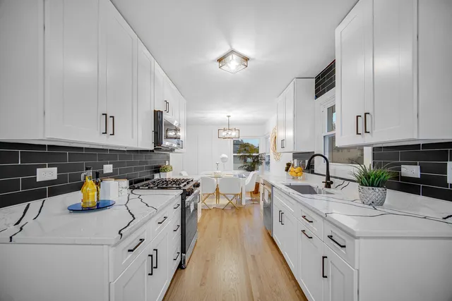 $574,999 | 1845 Everett Avenue, Des Plaines, IL 60018