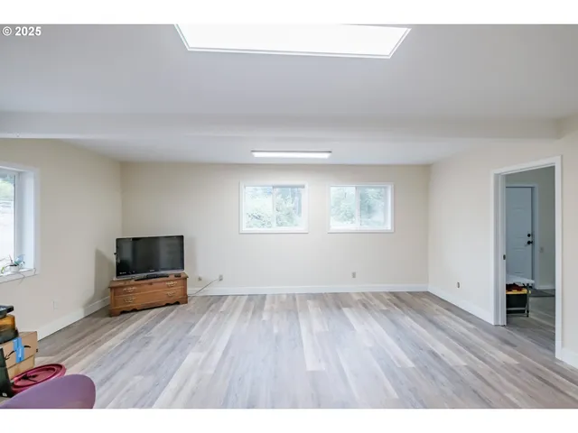 $745,000 | 40235 Rainbow Drive, Scio, OR 97374