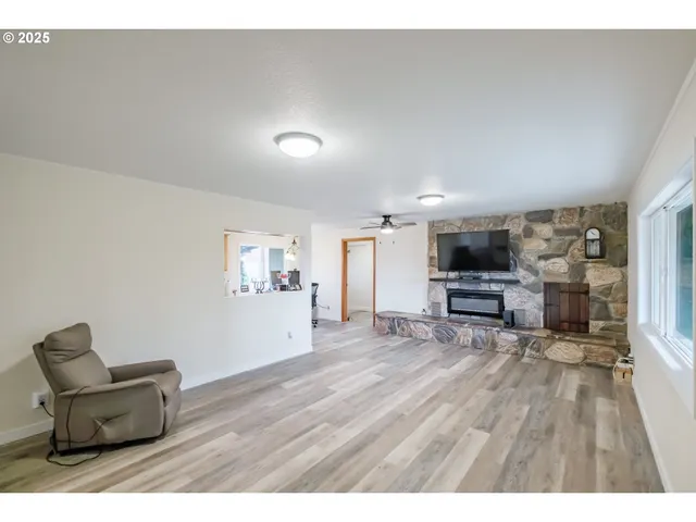 $745,000 | 40235 Rainbow Drive, Scio, OR 97374