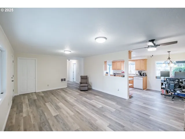 $745,000 | 40235 Rainbow Drive, Scio, OR 97374